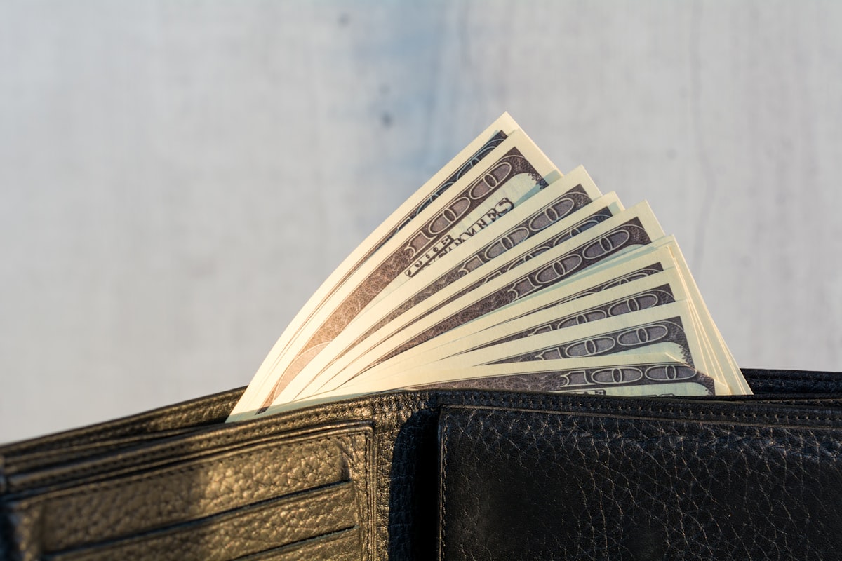 Tumpukan uang kertas rupiah